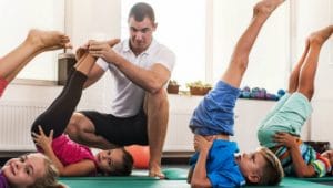 educador físico e crianças