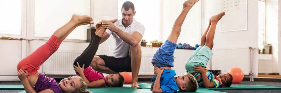 educador físico e crianças